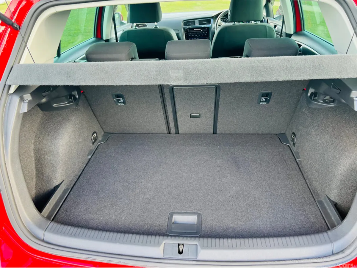 Volkswagen Golf Hatchback, Petrol, 2017, Red