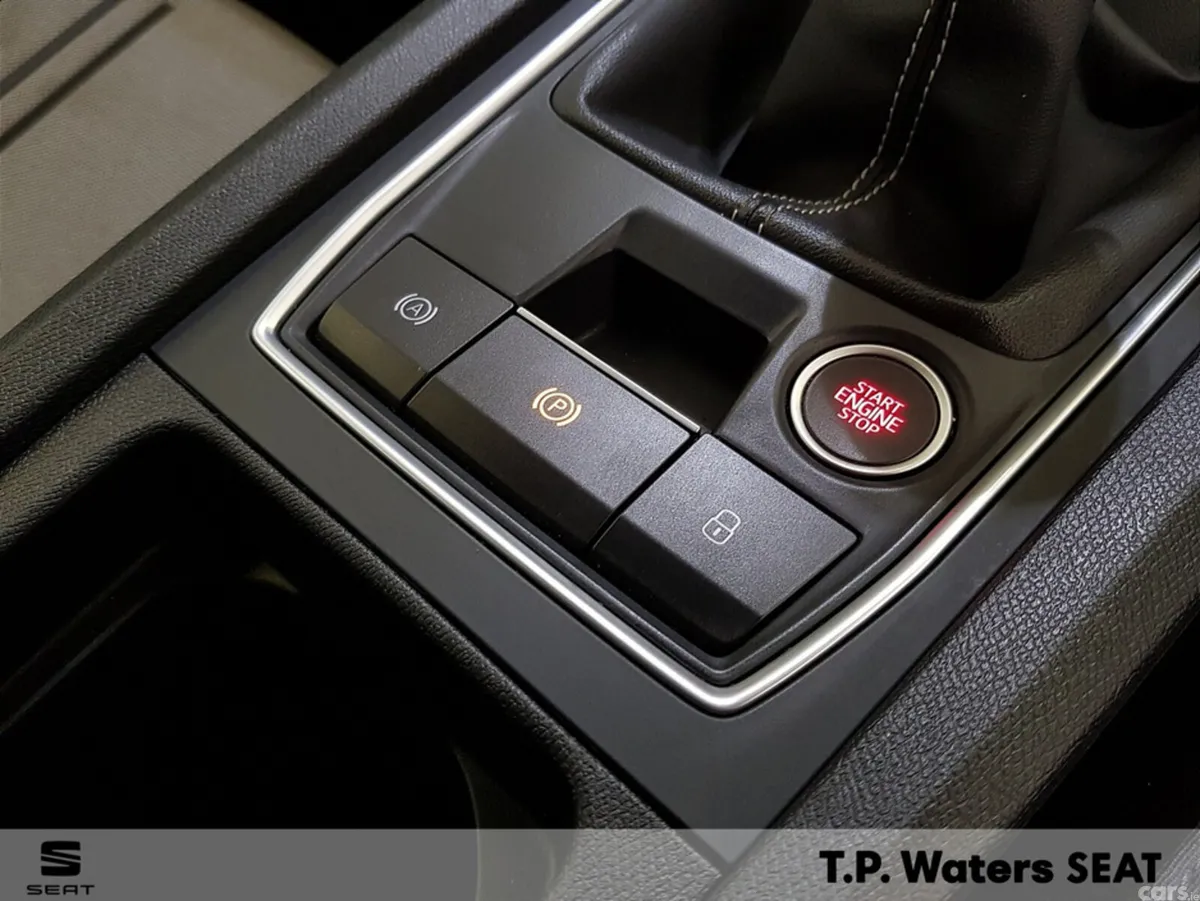 SEAT Leon Hatchback, Petrol, 2022, Red