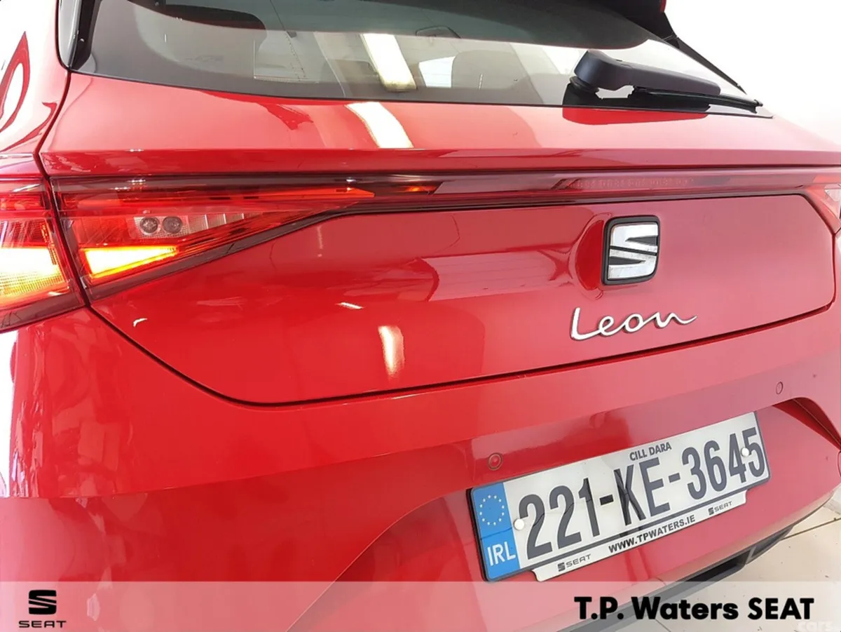 SEAT Leon Hatchback, Petrol, 2022, Red