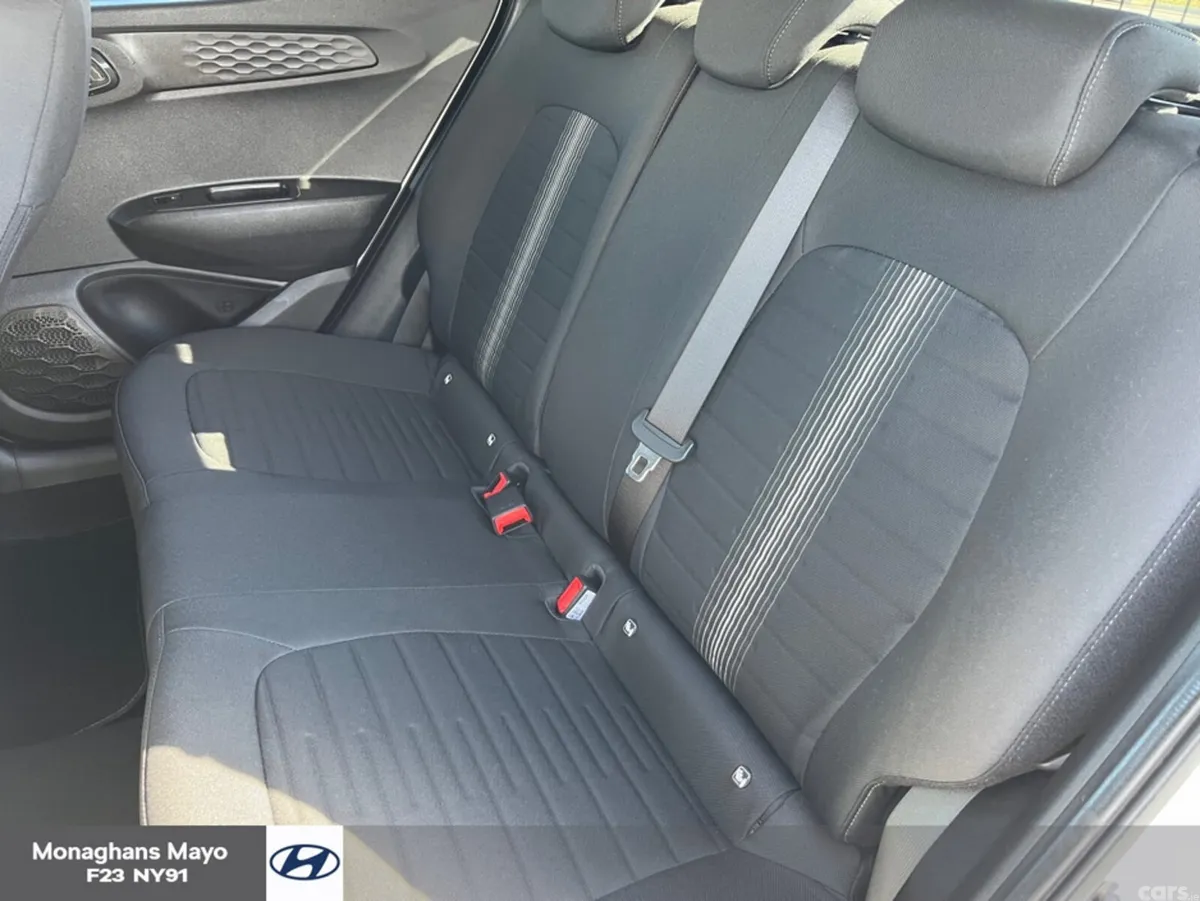 Hyundai i10 Hatchback, Petrol, 2022, White