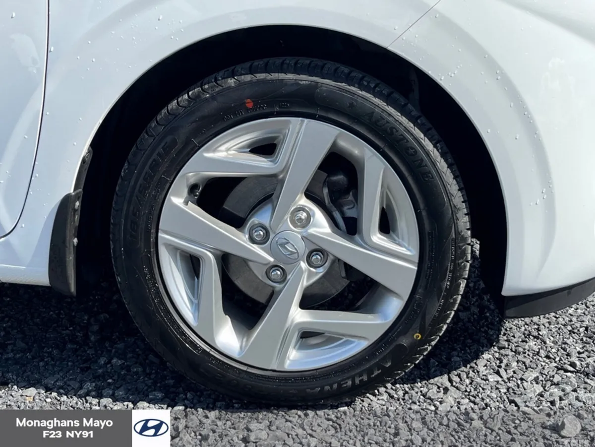 Hyundai i10 Hatchback, Petrol, 2022, White