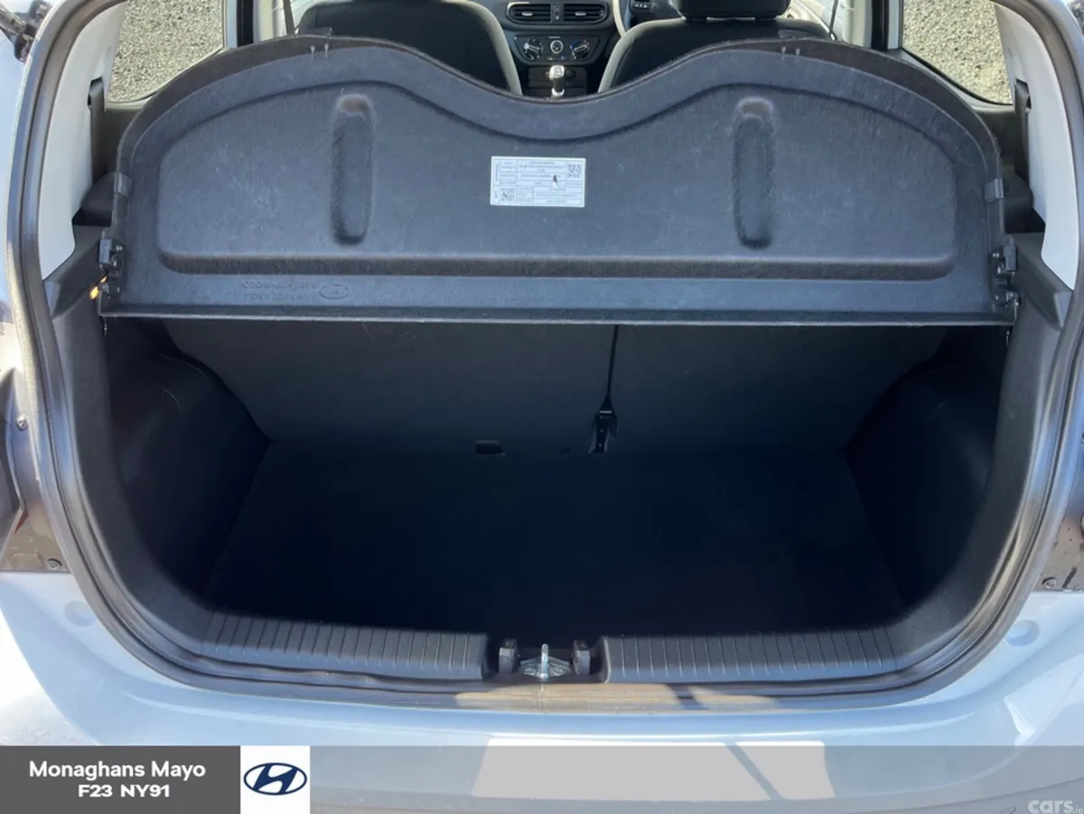 Hyundai i10 Hatchback, Petrol, 2022, White