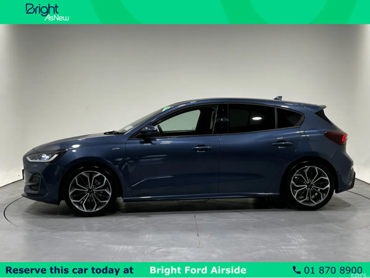 Ford Focus Hatchback, Petrol Hybrid, 2023, Blue