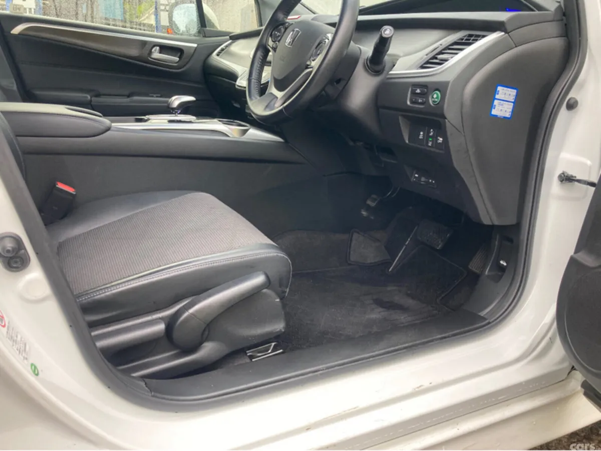 Honda Jade Estate, Petrol Hybrid, 2017, White