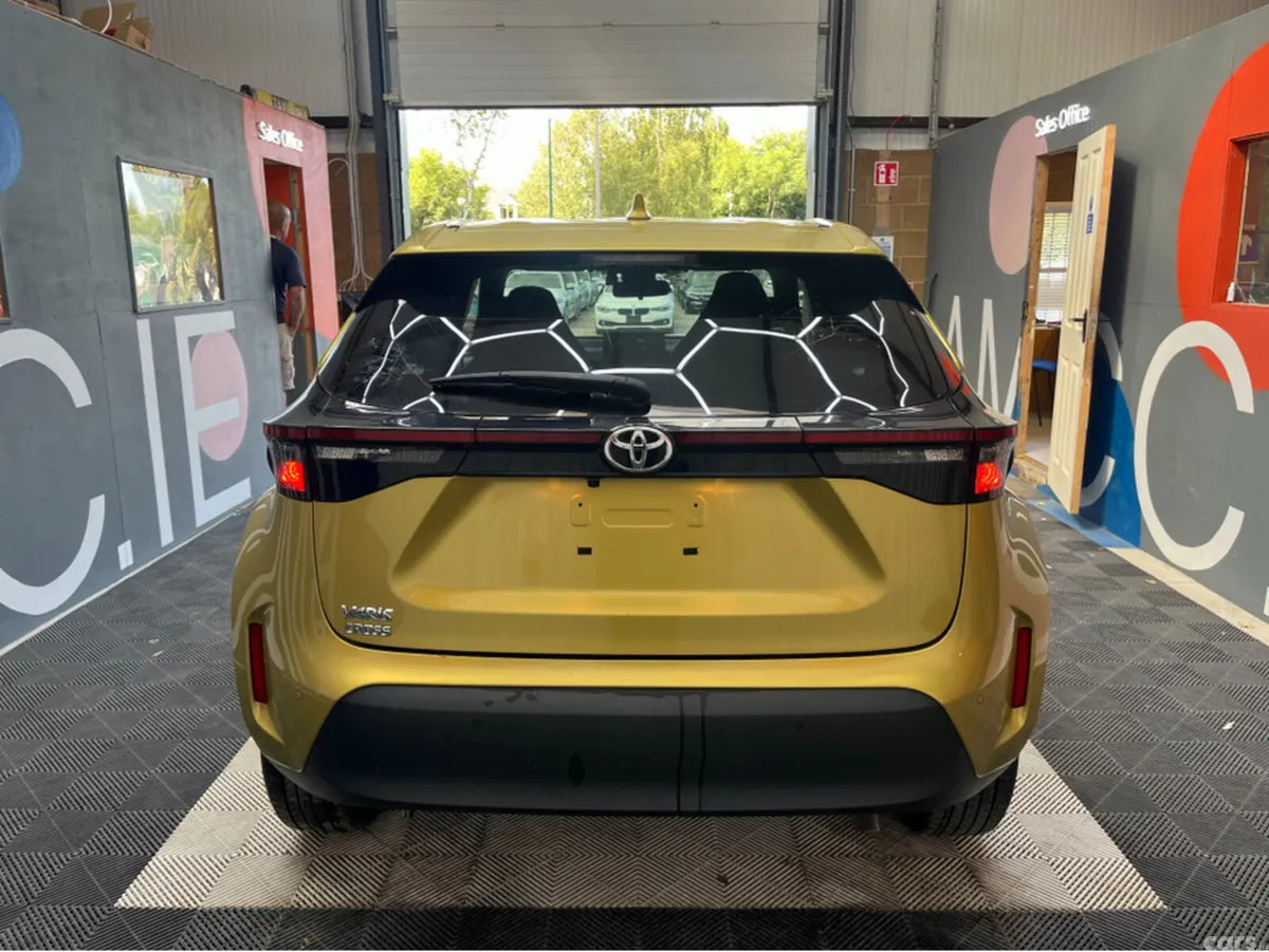 Toyota Yaris Cross SUV, Petrol, 2021, Gold