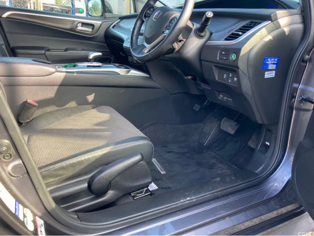 Honda Jade Estate, Petrol Hybrid, 2015, Grey