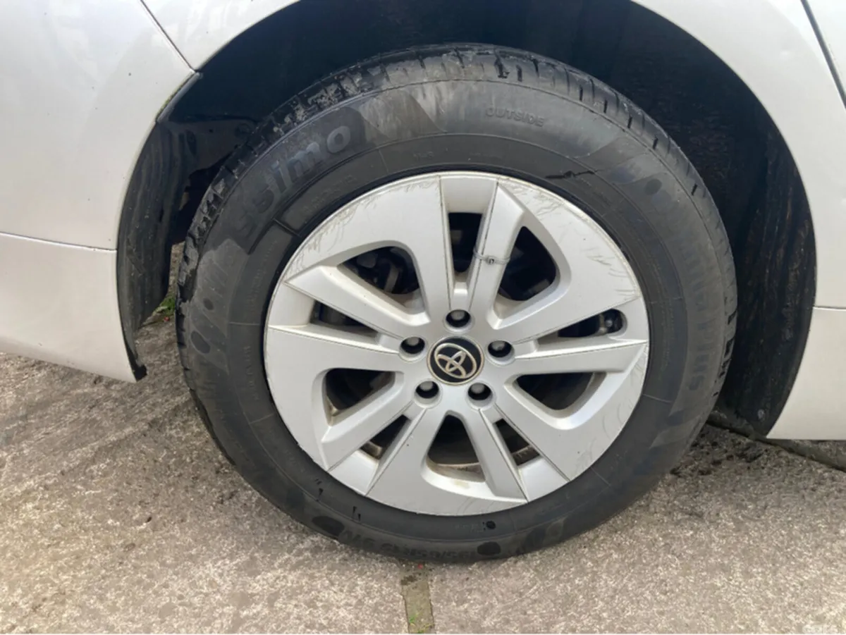 Toyota Prius Hatchback, Petrol Hybrid, 2016, Silver