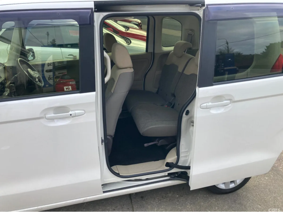 Honda Fit Hatchback, Petrol, 2018, White