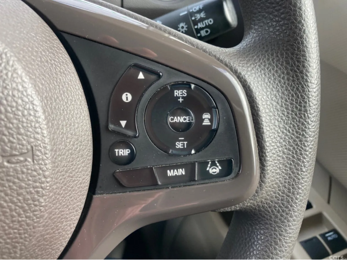 Honda Fit Hatchback, Petrol, 2018, White