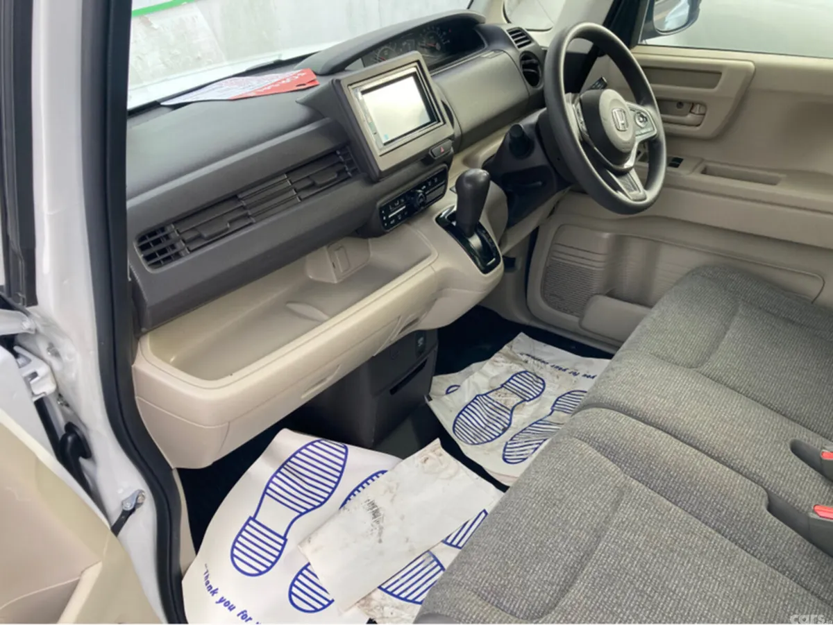 Honda Fit Hatchback, Petrol, 2018, White