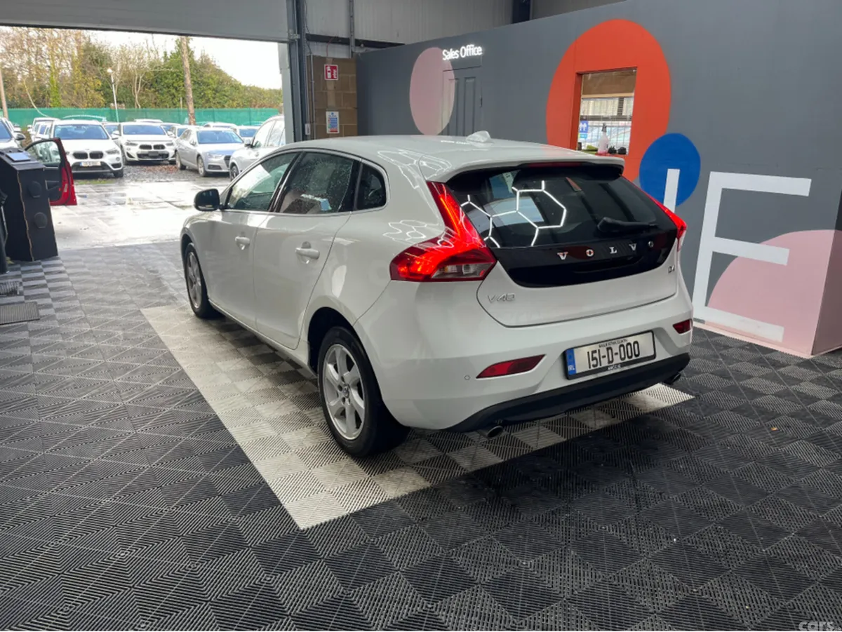Volvo V40 Hatchback, Diesel, 2015, White