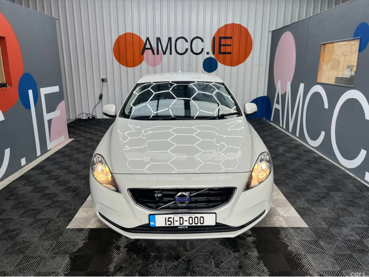 Volvo V40 Hatchback, Diesel, 2015, White