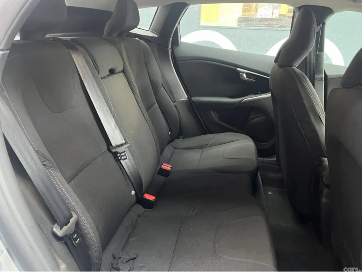Volvo V40 Hatchback, Diesel, 2015, White
