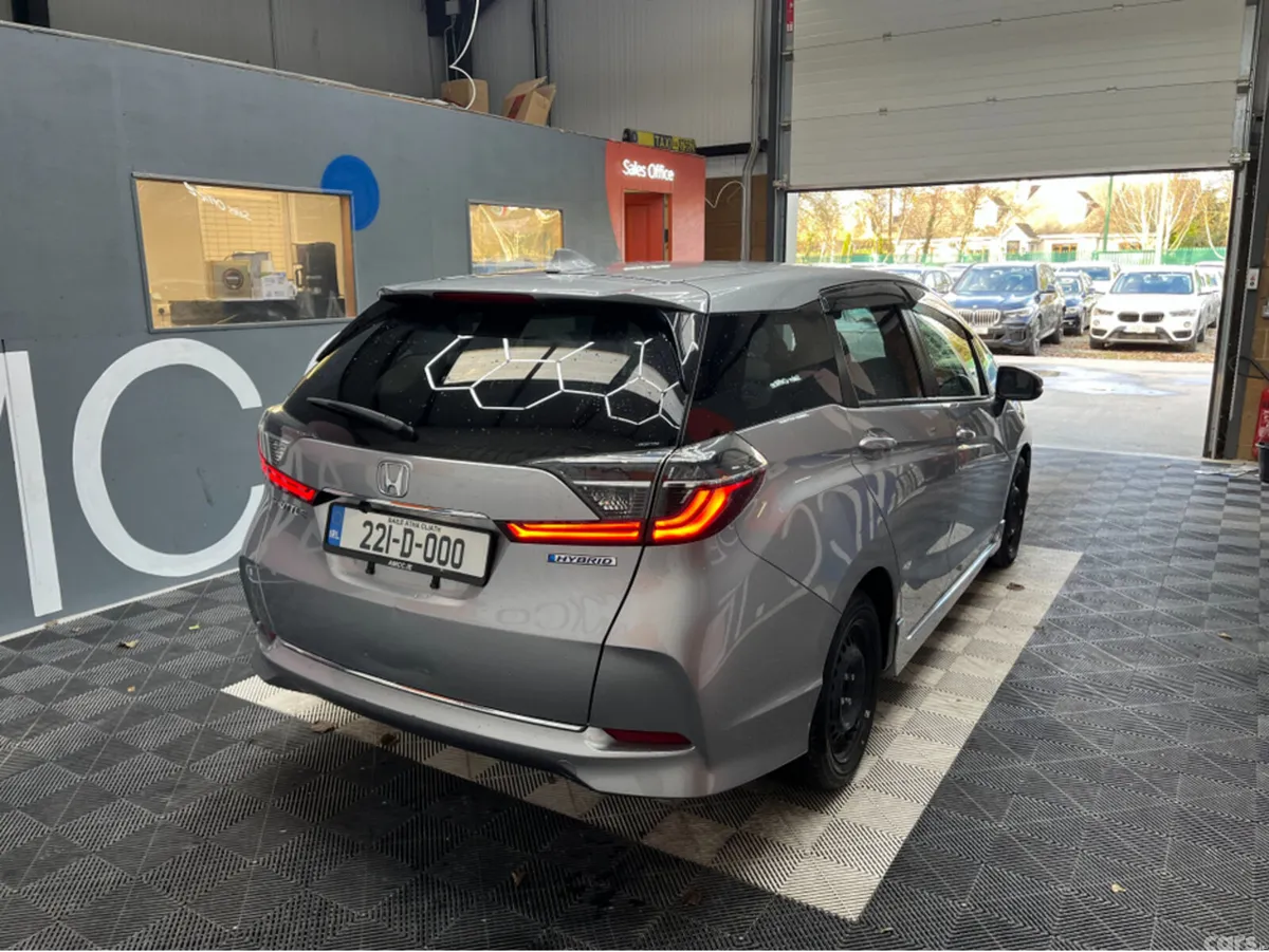 Honda Shuttle MPV, Petrol Hybrid, 2022, Silver