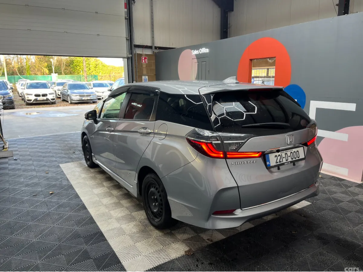 Honda Shuttle MPV, Petrol Hybrid, 2022, Silver