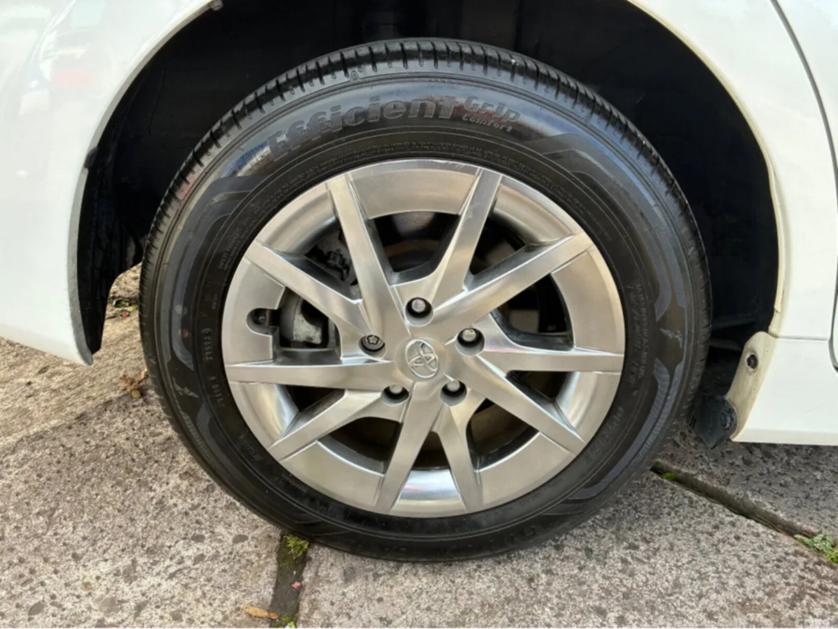 Toyota Prius Estate, Petrol Hybrid, 2018, White