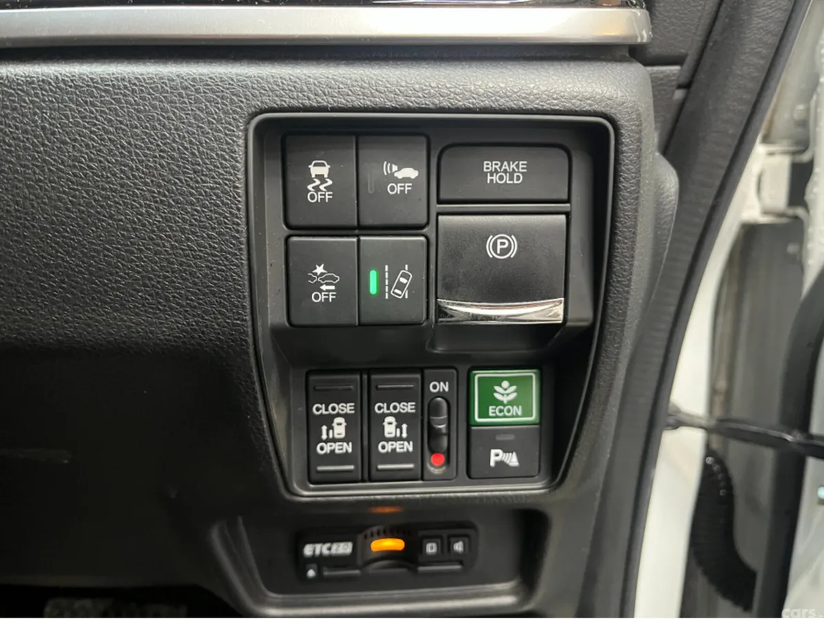 Honda Odyssey SUV, Petrol Hybrid, 2018, White