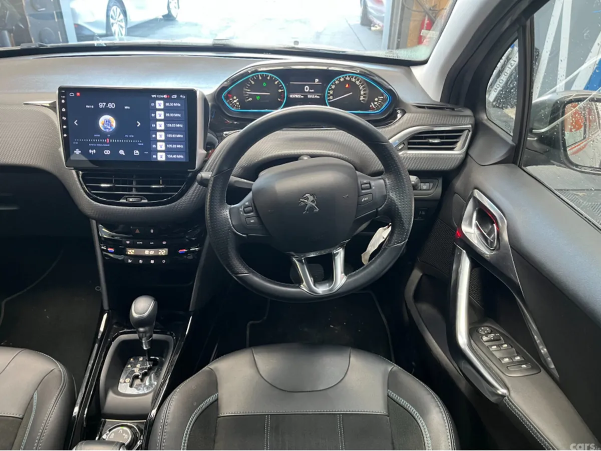 Peugeot 2008 Hatchback, Petrol, 2020, Grey