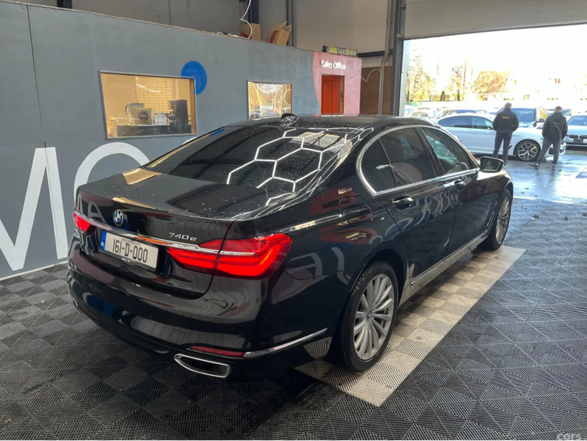 BMW 7-Series Saloon, Petrol Plug-in Hybrid, 2016, Black