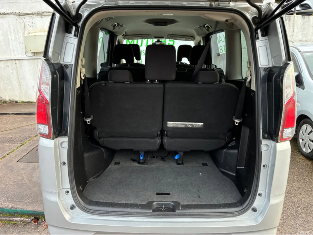 Nissan Serena MPV, Petrol Hybrid, 2017, Silver