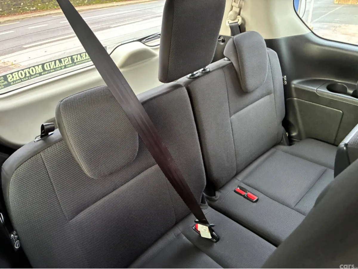 Nissan Serena MPV, Petrol Hybrid, 2017, Silver