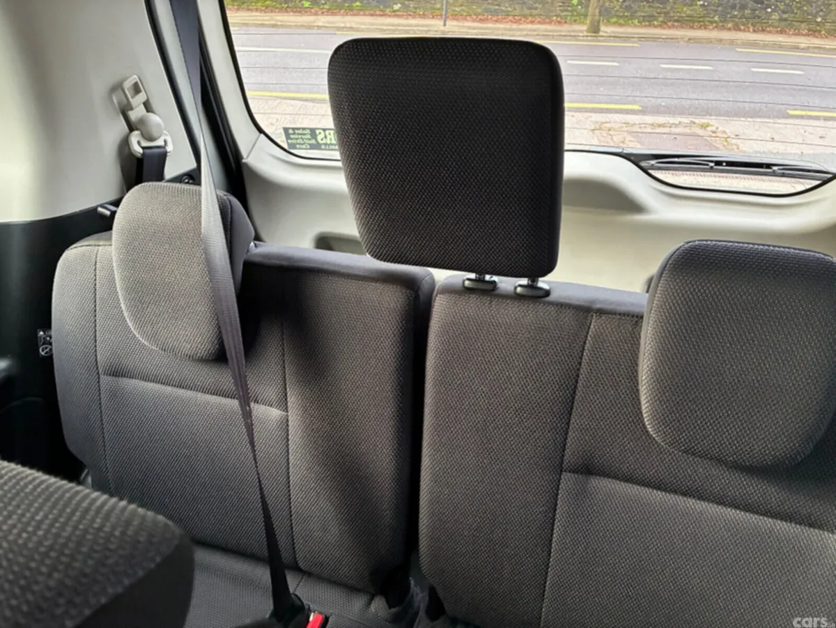 Nissan Serena MPV, Petrol Hybrid, 2017, Silver