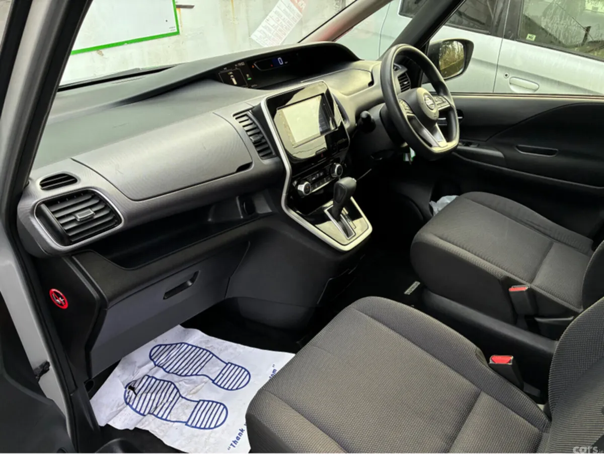 Nissan Serena MPV, Petrol Hybrid, 2017, Silver