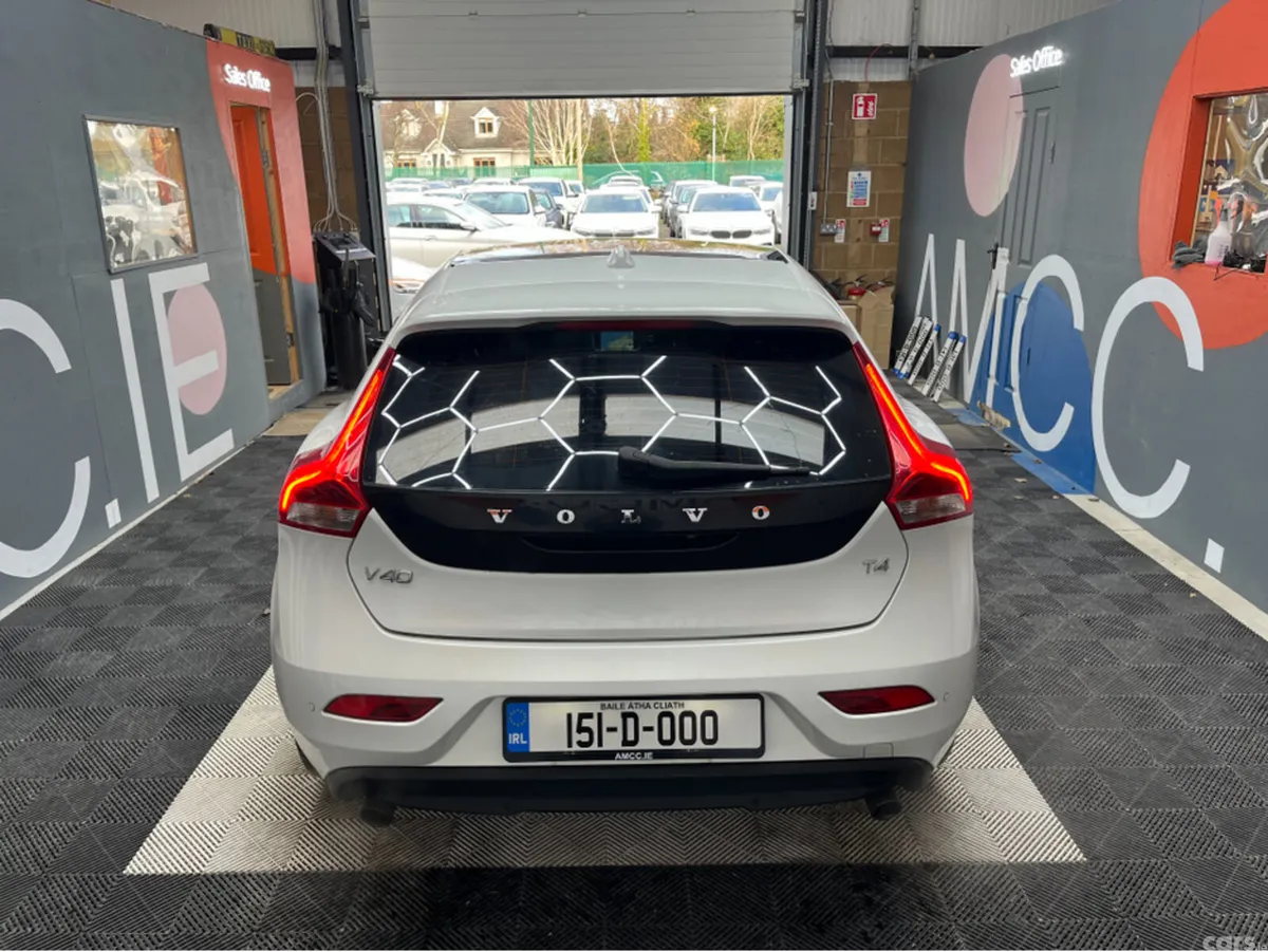Volvo V40 Hatchback, Petrol, 2015, White