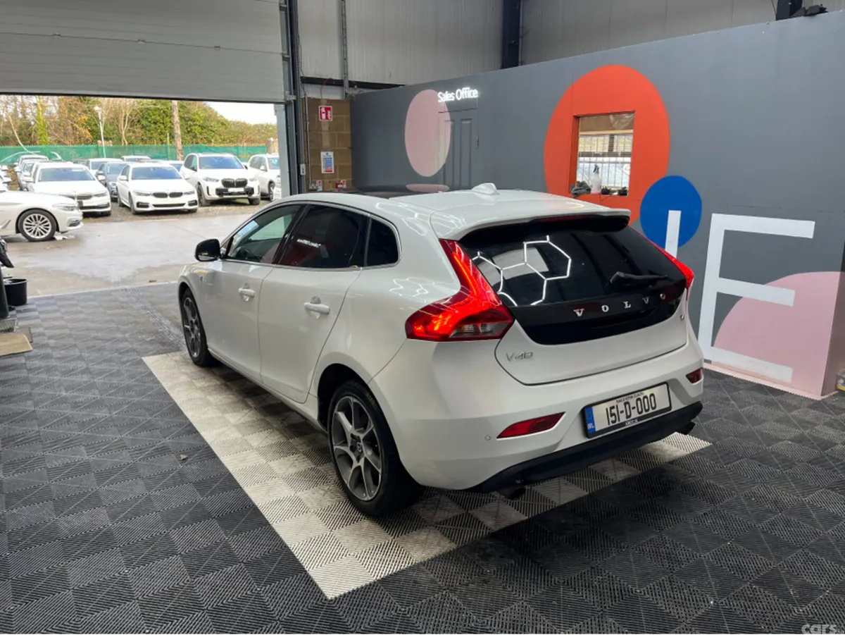 Volvo V40 Hatchback, Petrol, 2015, White