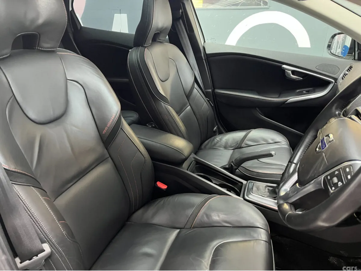 Volvo V40 Hatchback, Petrol, 2015, White