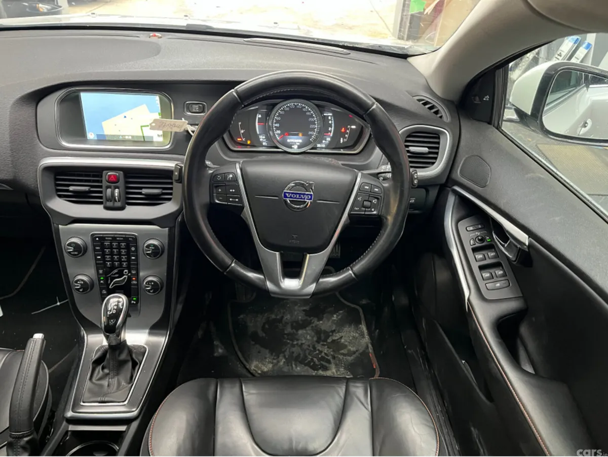 Volvo V40 Hatchback, Petrol, 2015, White