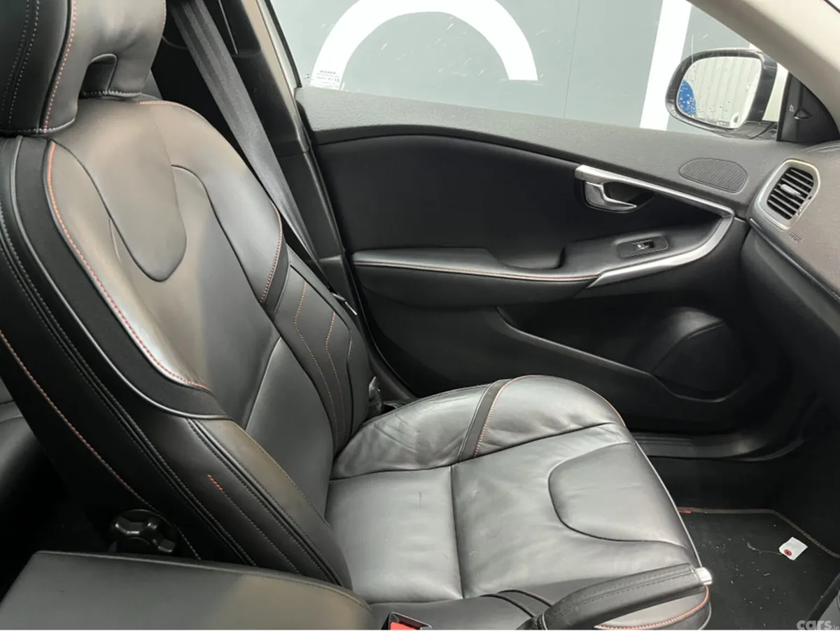 Volvo V40 Hatchback, Petrol, 2015, White