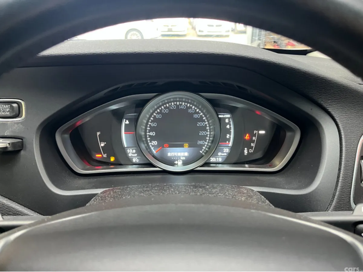 Volvo V40 Hatchback, Petrol, 2015, White