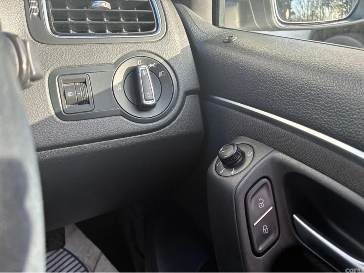 Volkswagen Polo Hatchback, Petrol, 2015, Silver