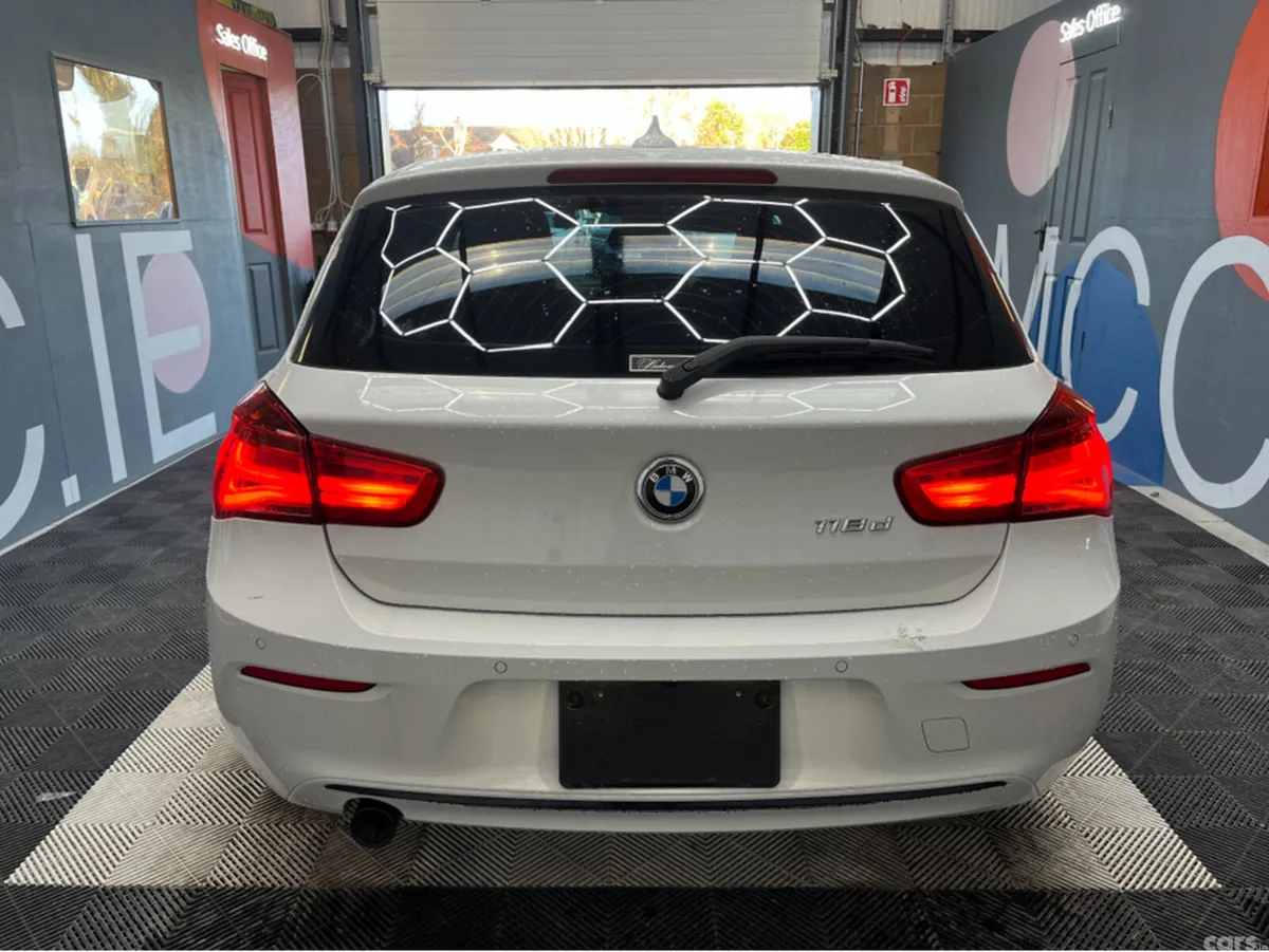 BMW 1-Series Hatchback, Diesel, 2017, White