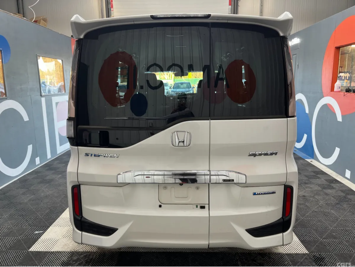 Honda Stepwagon MPV, Petrol Hybrid, 2019, White