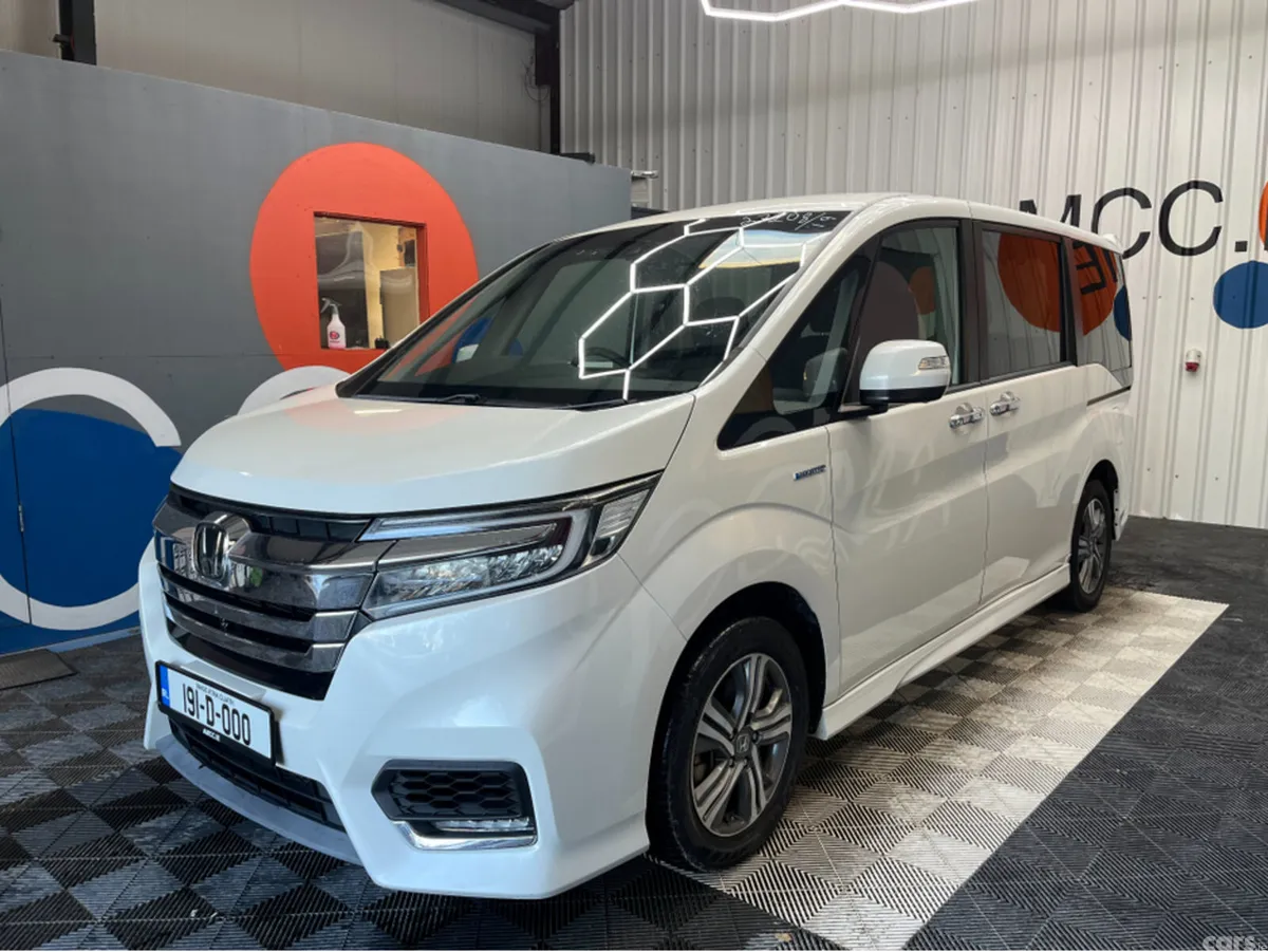 Honda Stepwagon MPV, Petrol Hybrid, 2019, White