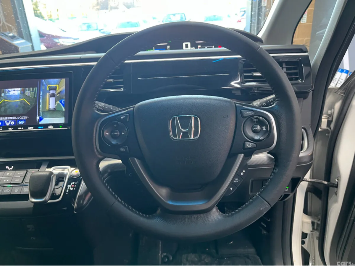 Honda Stepwagon MPV, Petrol Hybrid, 2019, White