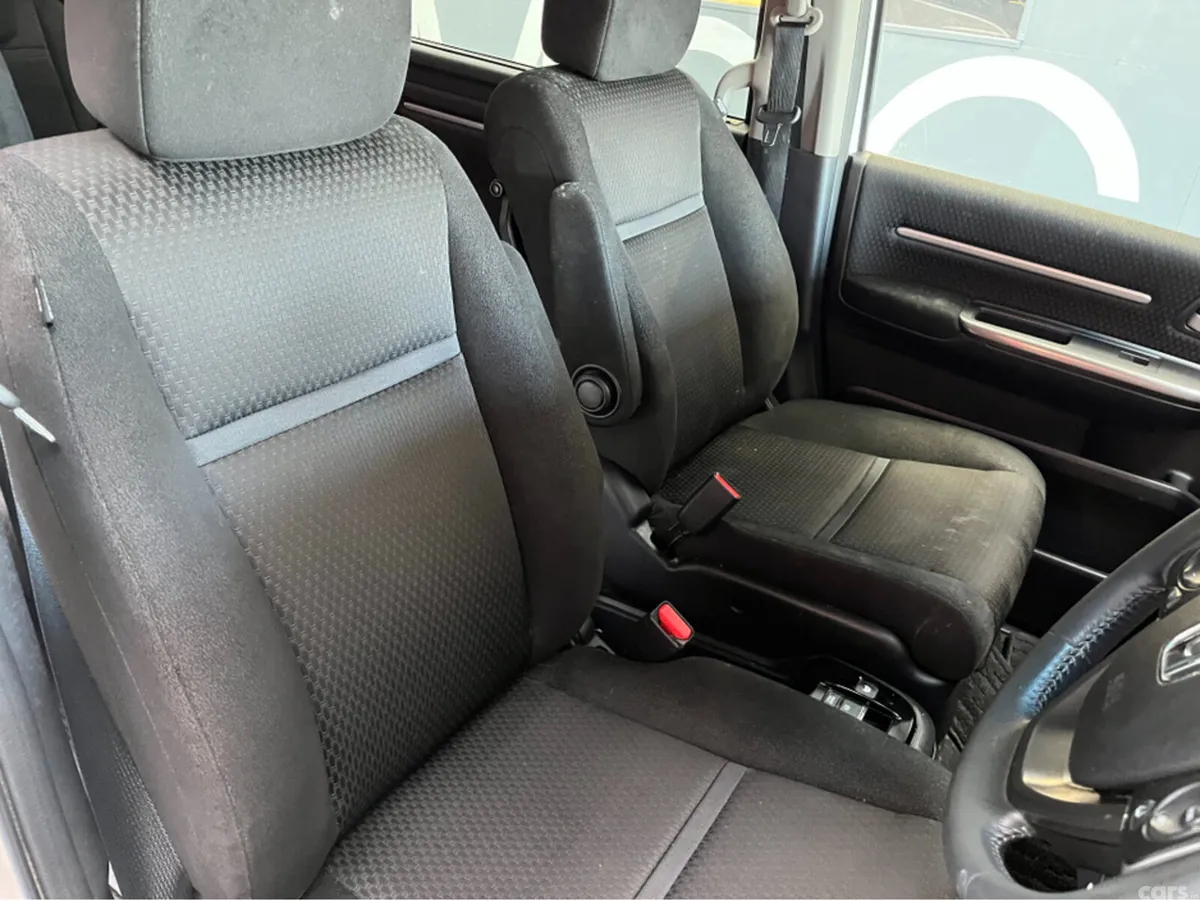 Honda Stepwagon MPV, Petrol Hybrid, 2019, White