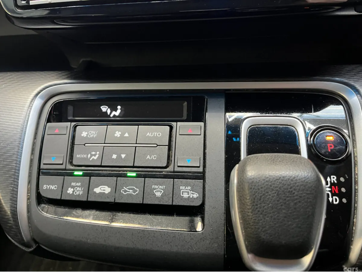Honda Stepwagon MPV, Petrol Hybrid, 2019, White