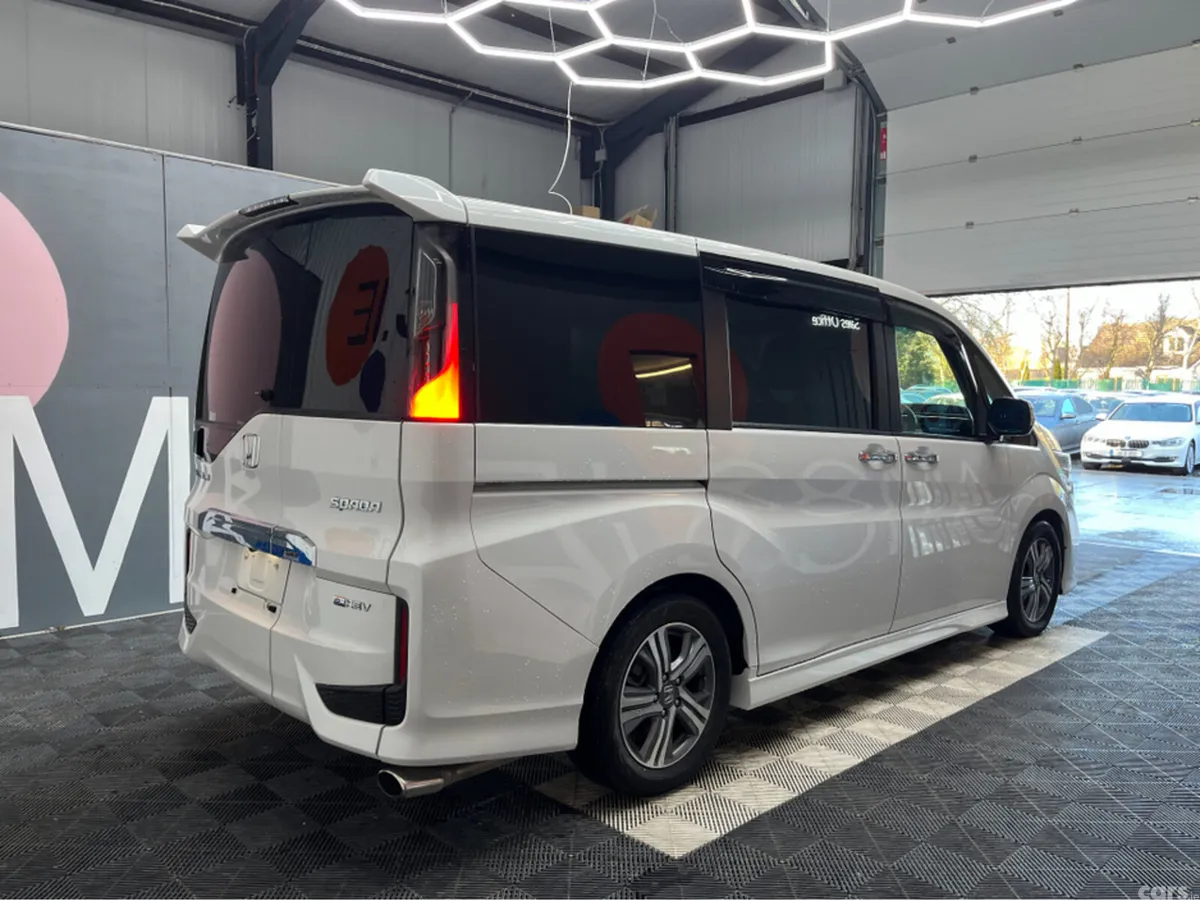 Honda Stepwagon MPV, Petrol Hybrid, 2021, White