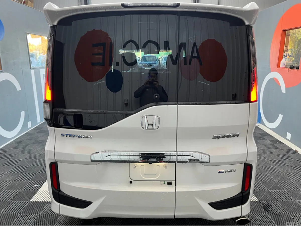 Honda Stepwagon MPV, Petrol Hybrid, 2021, White