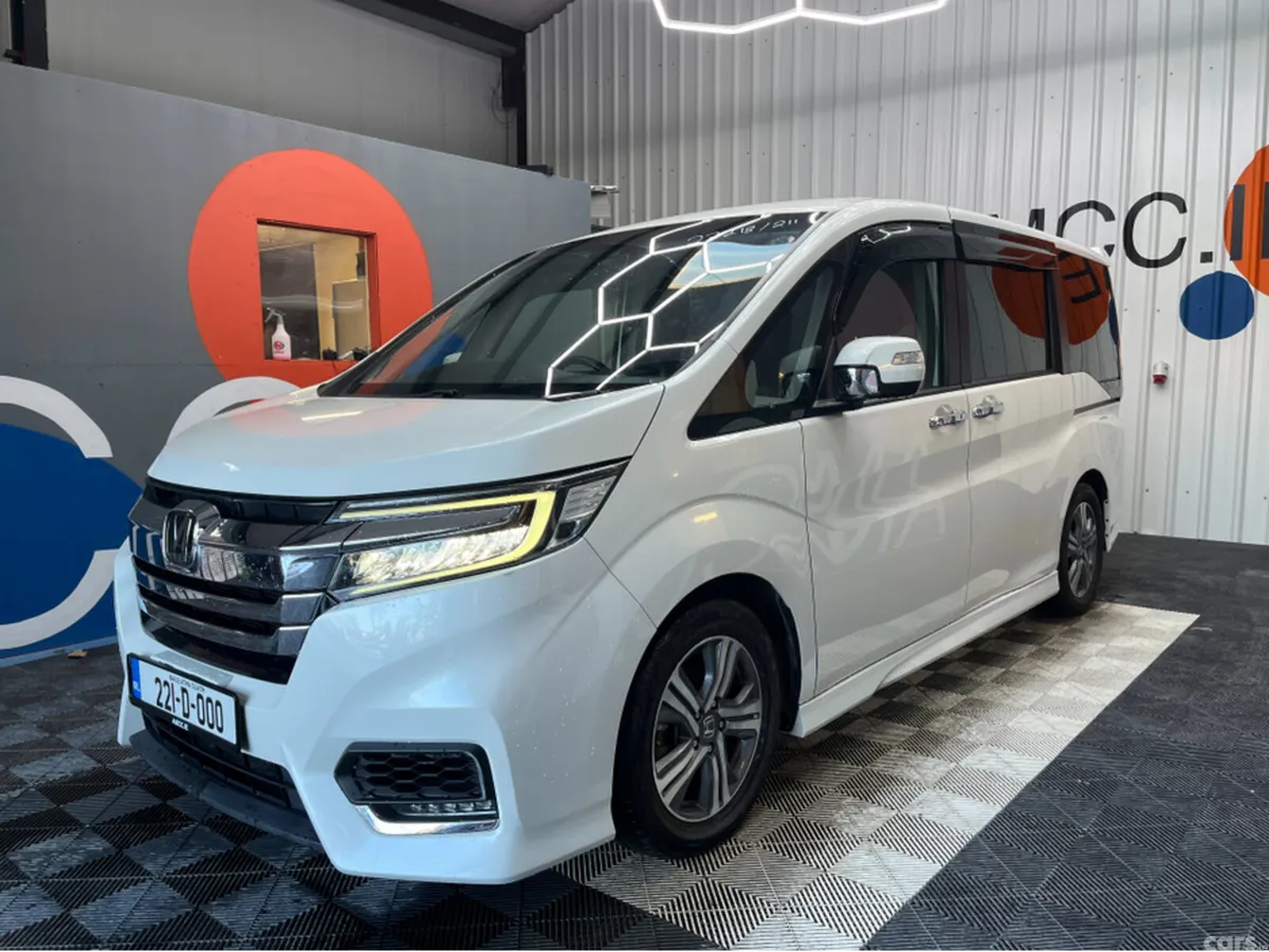 Honda Stepwagon MPV, Petrol Hybrid, 2021, White
