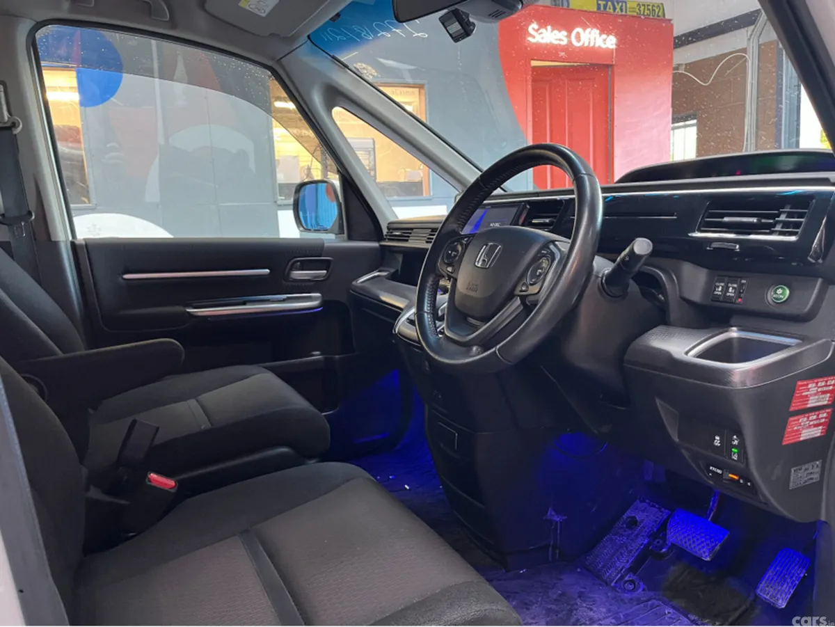 Honda Stepwagon MPV, Petrol Hybrid, 2021, White