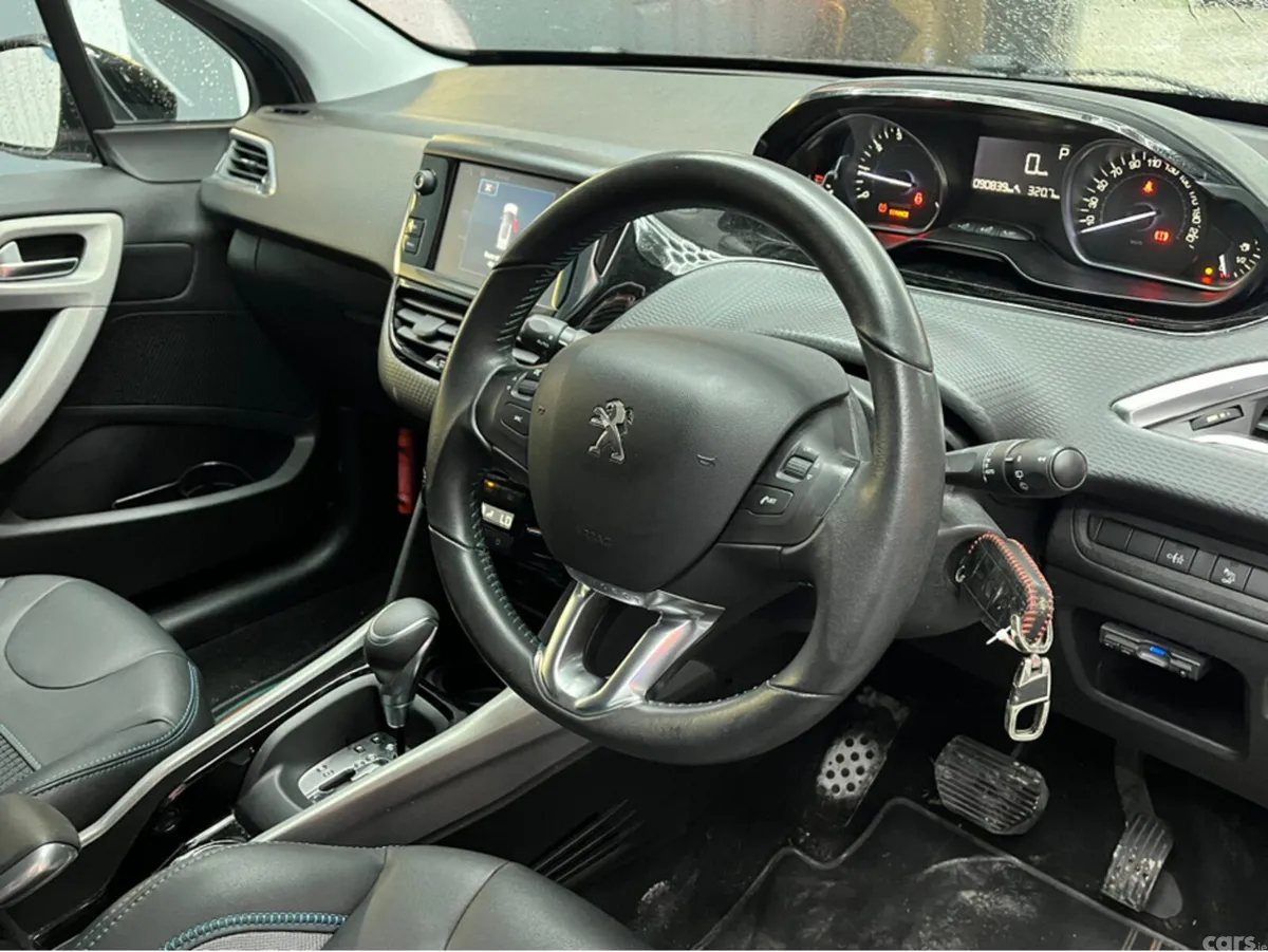 Peugeot 2008 Hatchback, Petrol, 2016, Blue