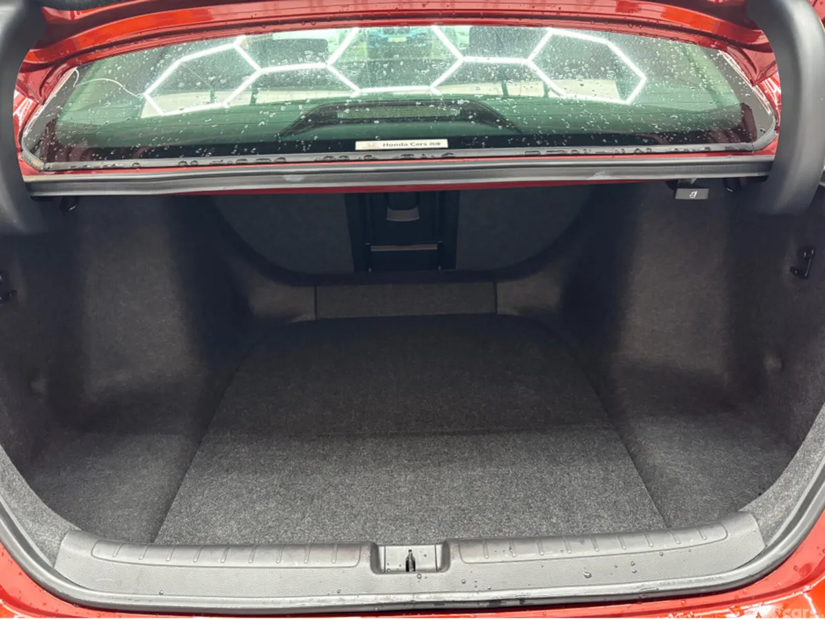 Honda Accord Saloon, Petrol Hybrid, 2022, Red