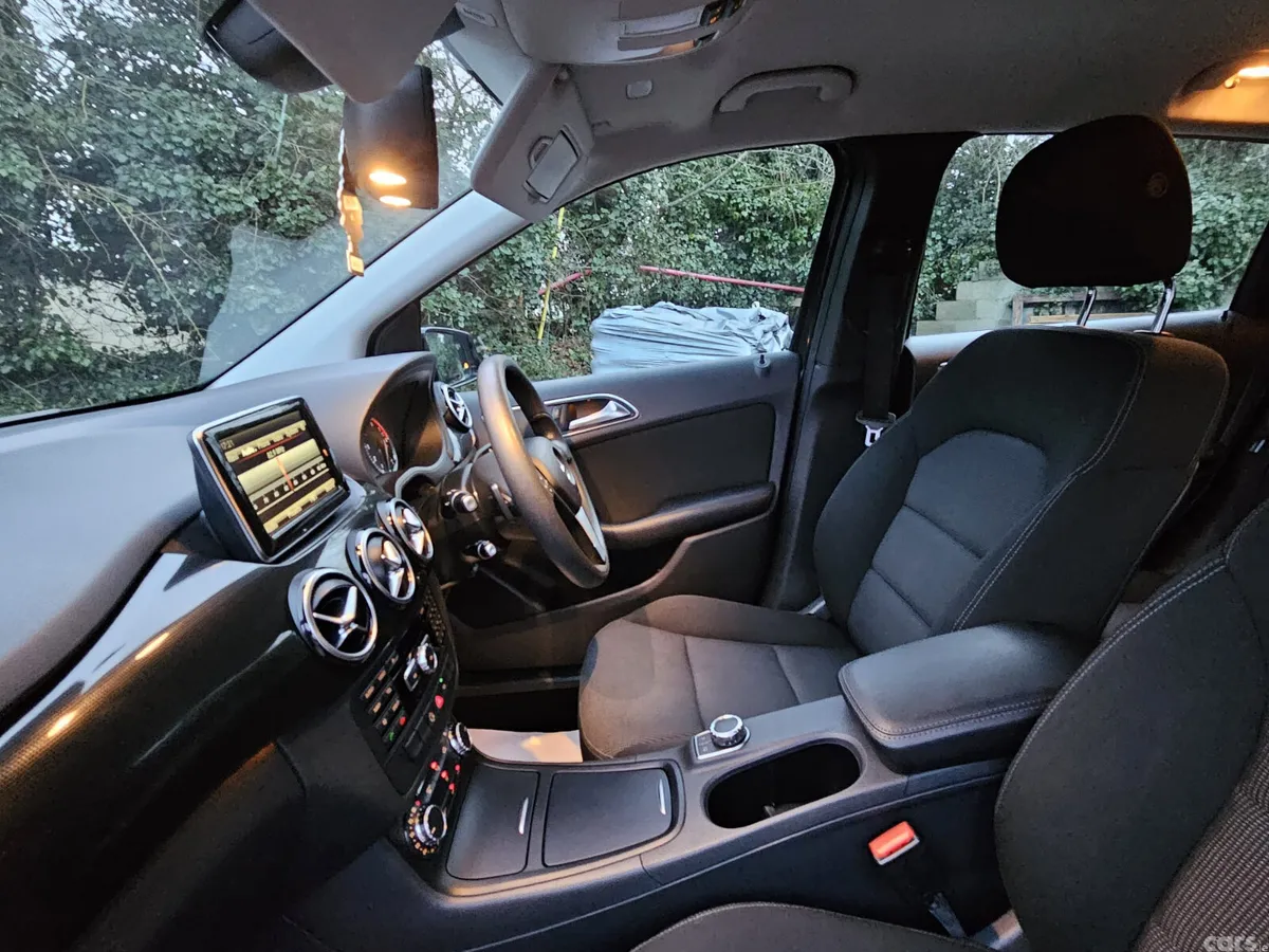 Mercedes-Benz B-Class MPV, Petrol, 2014, Black