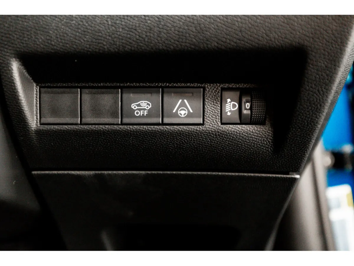 Peugeot 2008 SUV, Electric, 2026, Blue