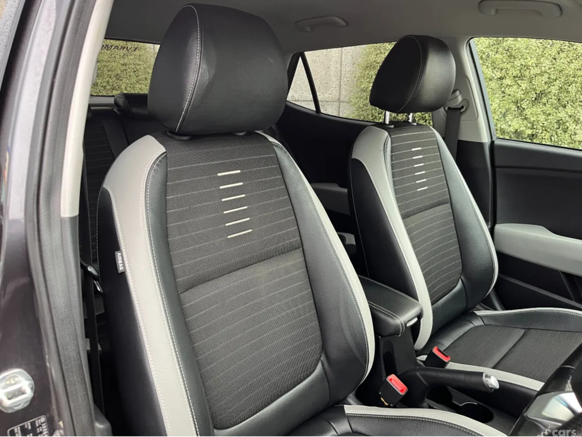 Kia Stonic Estate, Petrol, 2019, Grey