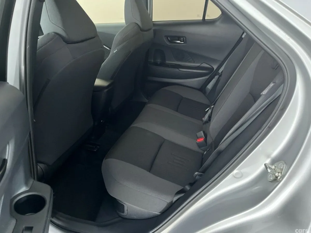 Toyota C-HR SUV, Petrol Hybrid, 2024, Silver